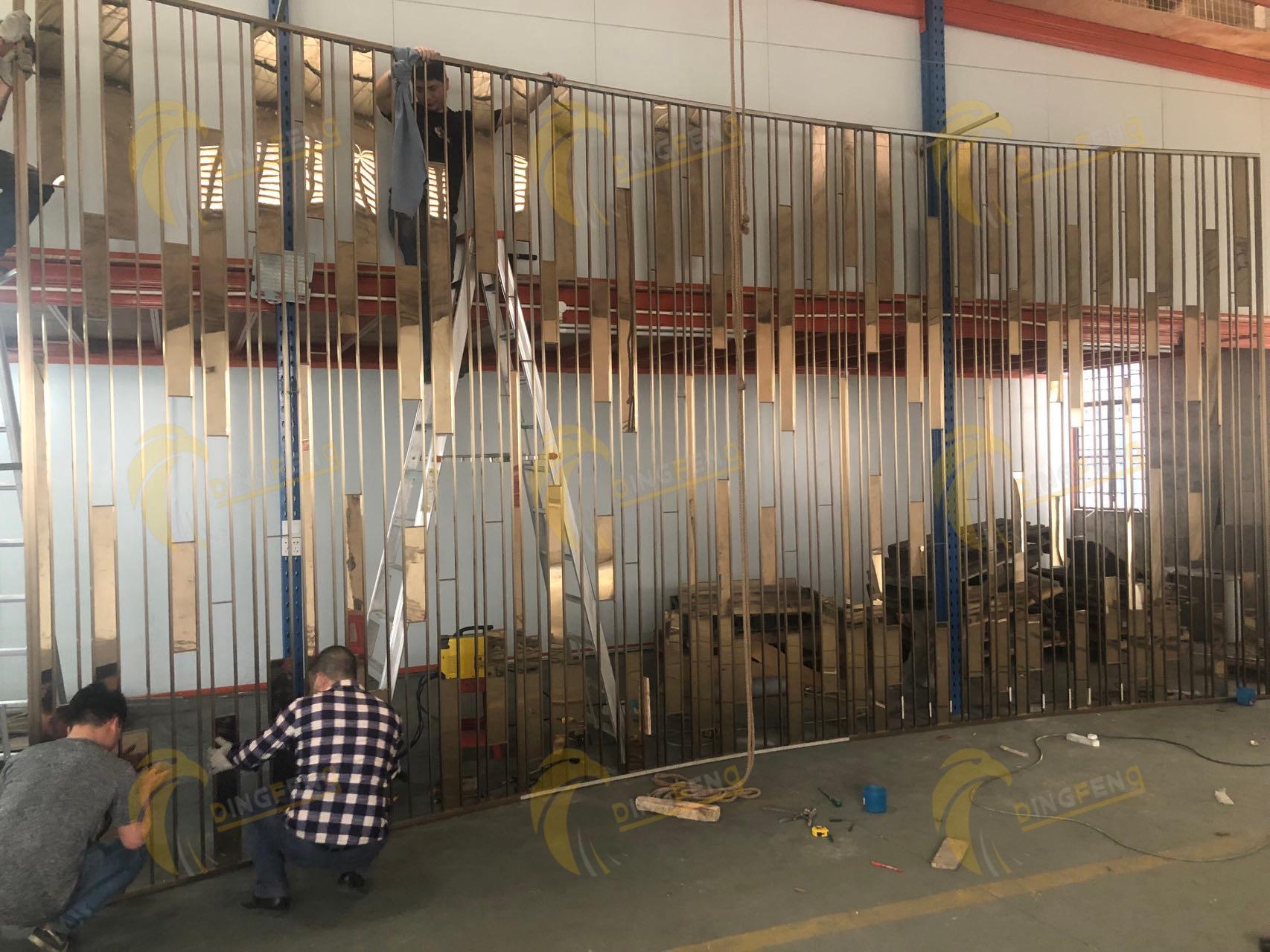 Curved  metal Partion